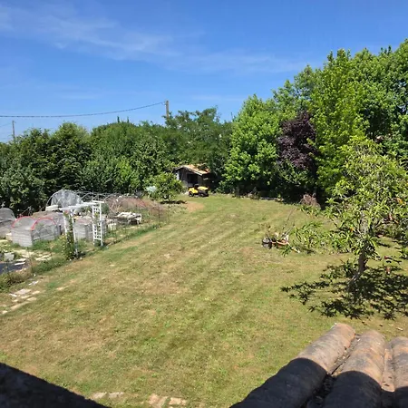 Au Petit Bonheur Bed & Breakfast Hautefage-la-Tour