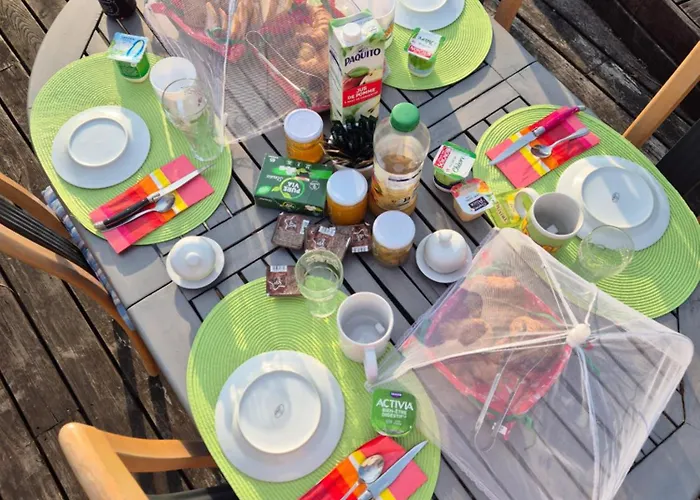 Bed & Breakfast Au Petit Bonheur Hautefage-la-Tour