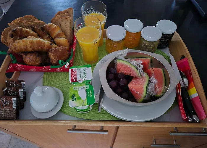 Au Petit Bonheur Bed & Breakfast